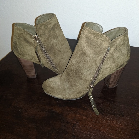 Shoes - Picture 4 of 4